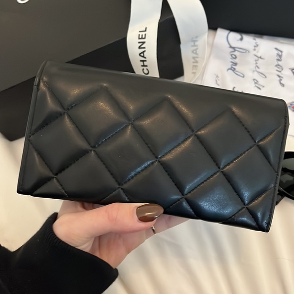 NEW CHANEL Oval Sunglasses - Picture 2 of 9